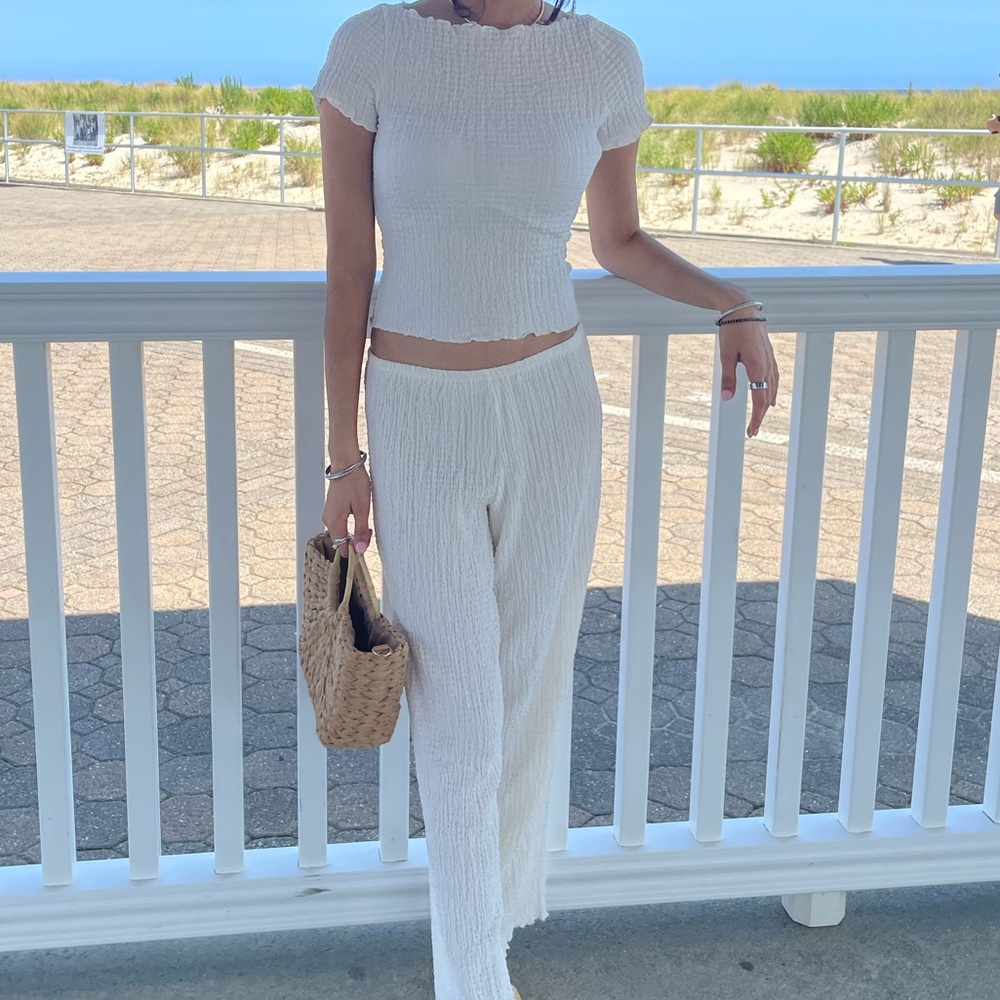 H&M Cream Textured Short-Sleeve Crop Top - Picture 3 of 3
